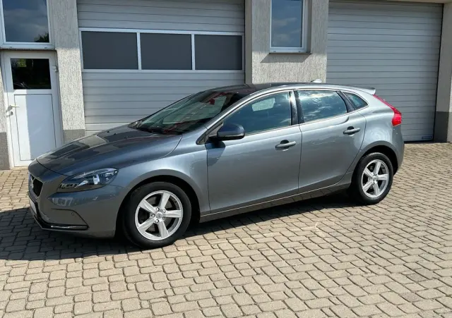 VOLVO V40 T3 Drive-E Momentum